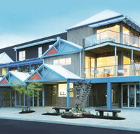 The Island Accommodation - Phillip Island YHA - Lightning Ridge Tourism
