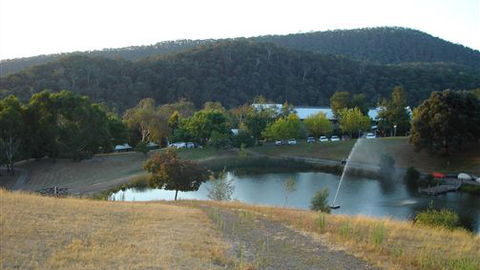 Kunala Chalet - Pinnacle Valley Resort - Lightning Ridge Tourism 6