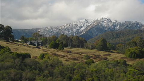 Kunala Chalet - Pinnacle Valley Resort - Lightning Ridge Tourism 7