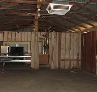 TreeTops Log Cabin - Lightning Ridge Tourism