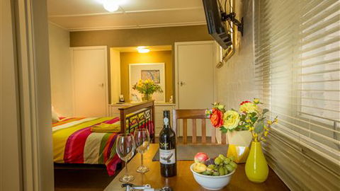 Benson House And Benson Lodge - Lightning Ridge Tourism 5