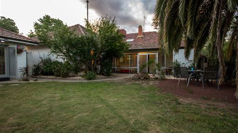 Benson House And Benson Lodge - Lightning Ridge Tourism 7