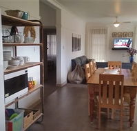 Lakeside Vista Holiday House - Lightning Ridge Tourism