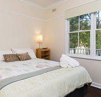 Serenity Halls Gap Nat Park Frontage - Lightning Ridge Tourism