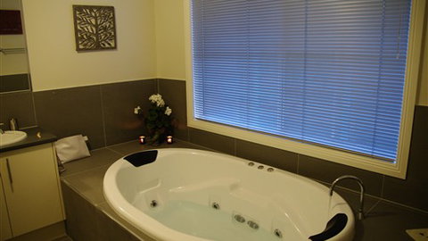 BlueMill Bright - Lightning Ridge Tourism 6