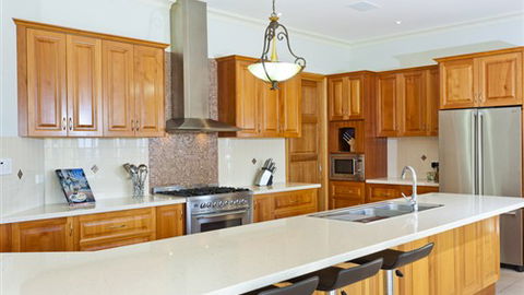 Tuscan Getaway - Lightning Ridge Tourism 3