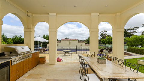 Tuscan Getaway - Lightning Ridge Tourism 6