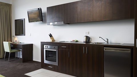 Mercure Melbourne Caroline Springs - Lightning Ridge Tourism 1