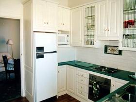 Grandview House Apartments - Glenelg - Lightning Ridge Tourism 1