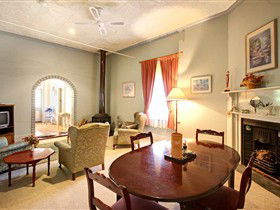 Granma's B&B - Lightning Ridge Tourism 2