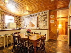 Granma's B&B - Lightning Ridge Tourism 1