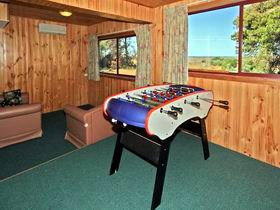 Island Lodge Karinga Park - Lightning Ridge Tourism 0