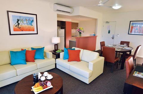 Advance Serviced Apartments - Lightning Ridge Tourism 0