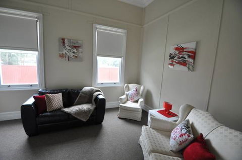 Ain Garth Self Catering Accommodation - Lightning Ridge Tourism 1