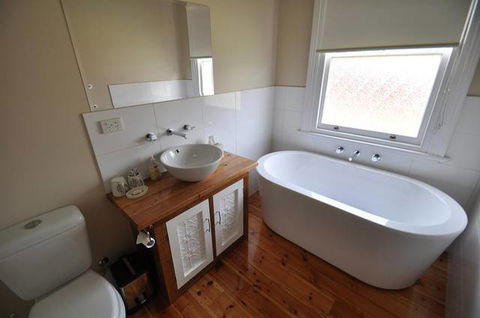 Ain Garth Self Catering Accommodation - Lightning Ridge Tourism 4