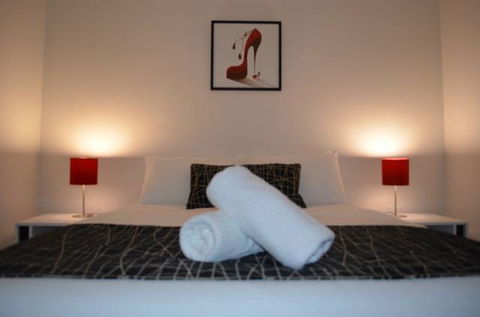 Apex Park Holiday Apartments - Lightning Ridge Tourism 1