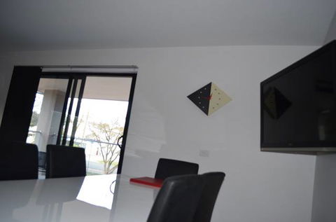 Apex Park Holiday Apartments - Lightning Ridge Tourism 3