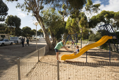 Ardrossan Caravan Park - Lightning Ridge Tourism 7