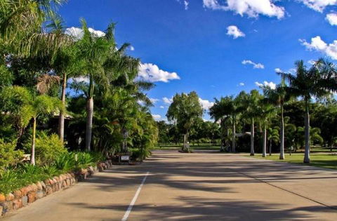 Aussie Outback Oasis Cabin & Van Village - Lightning Ridge Tourism 2