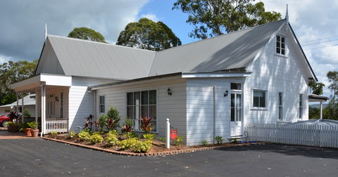 Bli Bli House Luxury Accommodation - Lightning Ridge Tourism 0