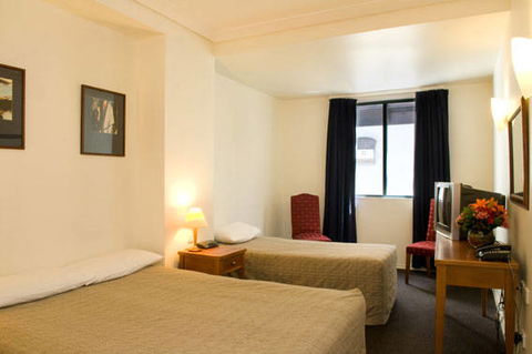 Capitol Square Hotel - Lightning Ridge Tourism 1