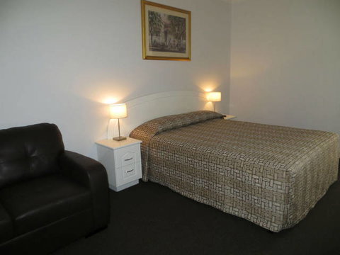 Charters Towers Heritage Lodge Motel - Lightning Ridge Tourism 3