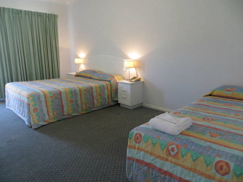 Charters Towers Heritage Lodge Motel - Lightning Ridge Tourism 4