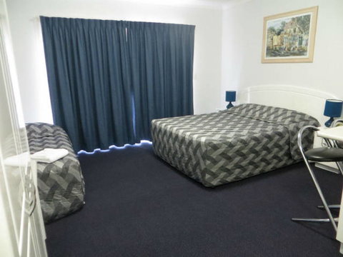 Charters Towers Heritage Lodge Motel - Lightning Ridge Tourism 5