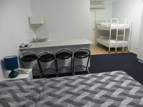 Charters Towers Heritage Lodge Motel - Lightning Ridge Tourism 6