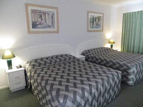 Charters Towers Heritage Lodge Motel - Lightning Ridge Tourism 7