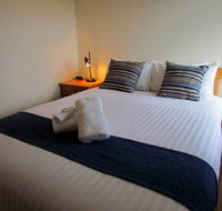 Club Yamba Luxury Hilltop Villas - Lightning Ridge Tourism