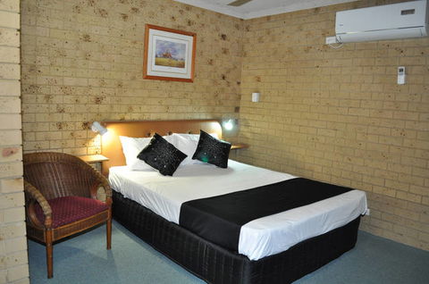 Coast Inn Motel - Lightning Ridge Tourism 0