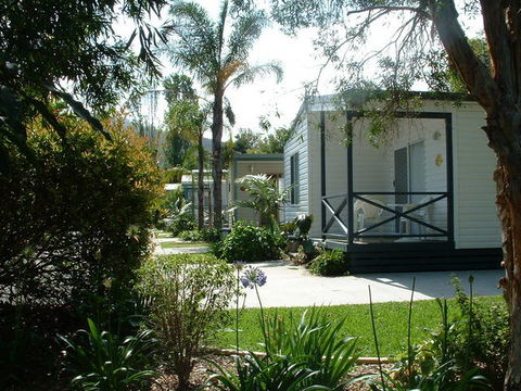 Coastal Palms Holiday Park - Lightning Ridge Tourism 0