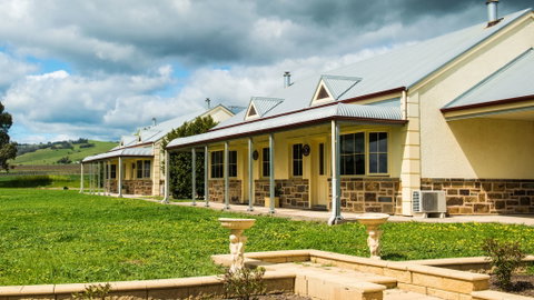 Barossa Vineyard Cottages - Lightning Ridge Tourism 2