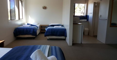 A'Montego Mermaid Beach Motel - Lightning Ridge Tourism 1