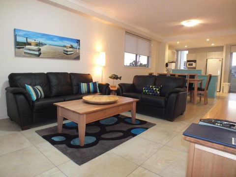 Pacific Marina Apartments - Lightning Ridge Tourism 1
