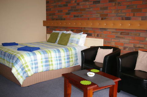 Coorrabin Motor Inn - Lightning Ridge Tourism 0