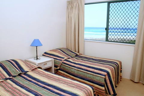 Currumbin Sands Beachfront Apartments - Lightning Ridge Tourism 2