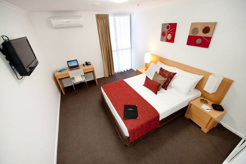 Edge Apartment Hotel - Lightning Ridge Tourism 0