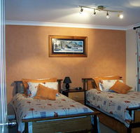 Elm Cottage - Tumut - Lightning Ridge Tourism