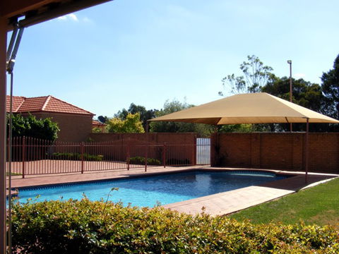 Fairways Bed & Breakfast At Jerilderie - Lightning Ridge Tourism 3