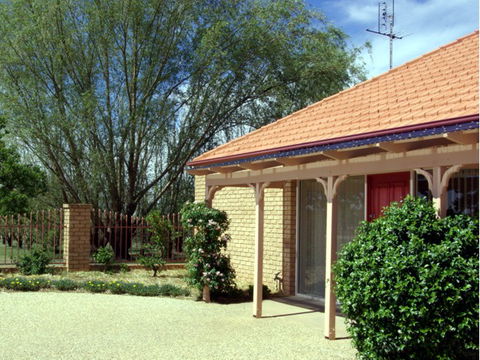 Fairways Bed & Breakfast At Jerilderie - Lightning Ridge Tourism 4