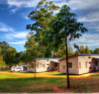Fontys Pool Caravan Park and Chalets - Lightning Ridge Tourism