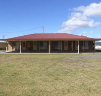 Golfers Inn - Lightning Ridge Tourism