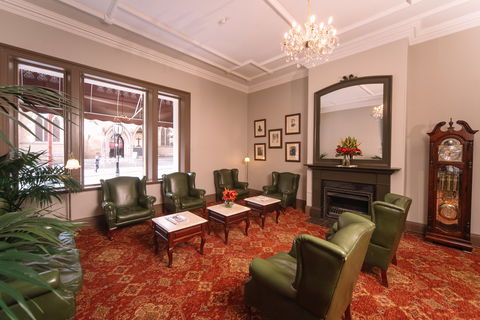 Hadley's Orient Hotel - Lightning Ridge Tourism 1