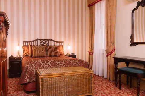 Hadley's Orient Hotel - Lightning Ridge Tourism 7