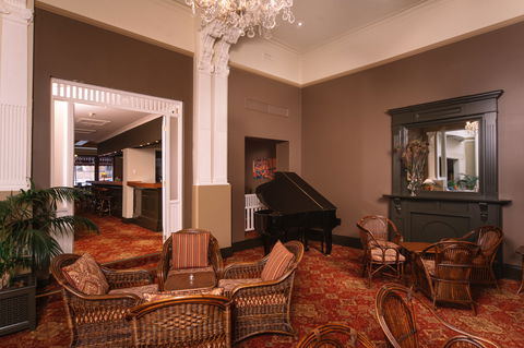 Hadley's Orient Hotel - Lightning Ridge Tourism 9