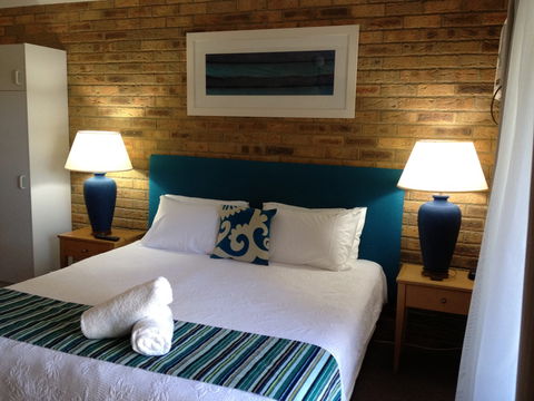 Hawks Nest Motel - Lightning Ridge Tourism 0