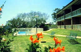 Hawks Nest Motel - Lightning Ridge Tourism 1