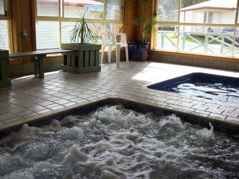 King Point Retreat - Lightning Ridge Tourism 1